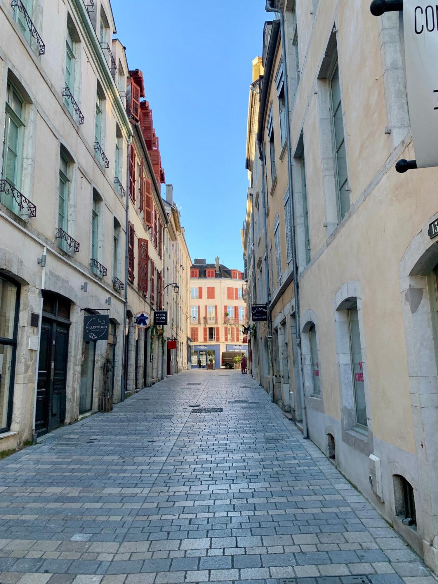 Wonderhost, Superbes Volumes Et Charme De L'Ancien Appartement Pau Buitenkant foto